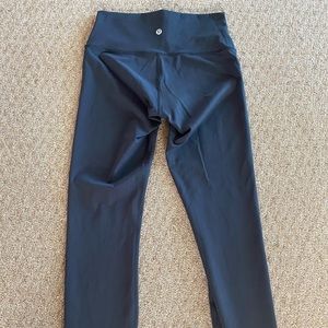 Lululemon wunder under crops size 6